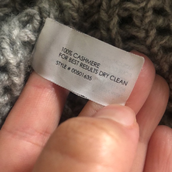 Club Monaco Italian Cashmere Knit Chunky Waffle Knit Asymmetrical Hem Sweater M - Picture 5 of 5